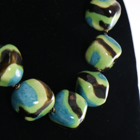 KAZURI '7 Beads Cubes' 18 inch Hand-Made Necklace - Picture 3 of 5